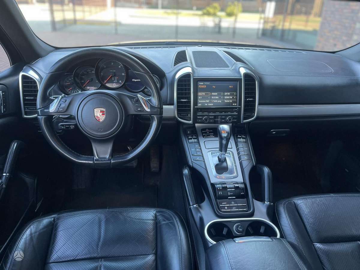 Porsche Cayenne - 10