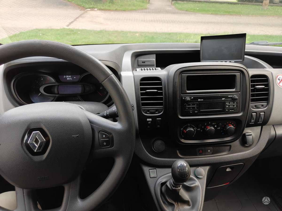 Renault Trafic - 12