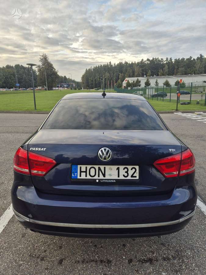 Volkswagen Passat - 4