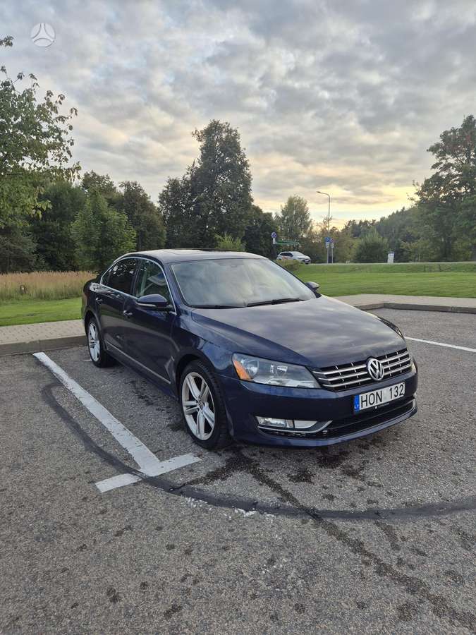 Volkswagen Passat - 1