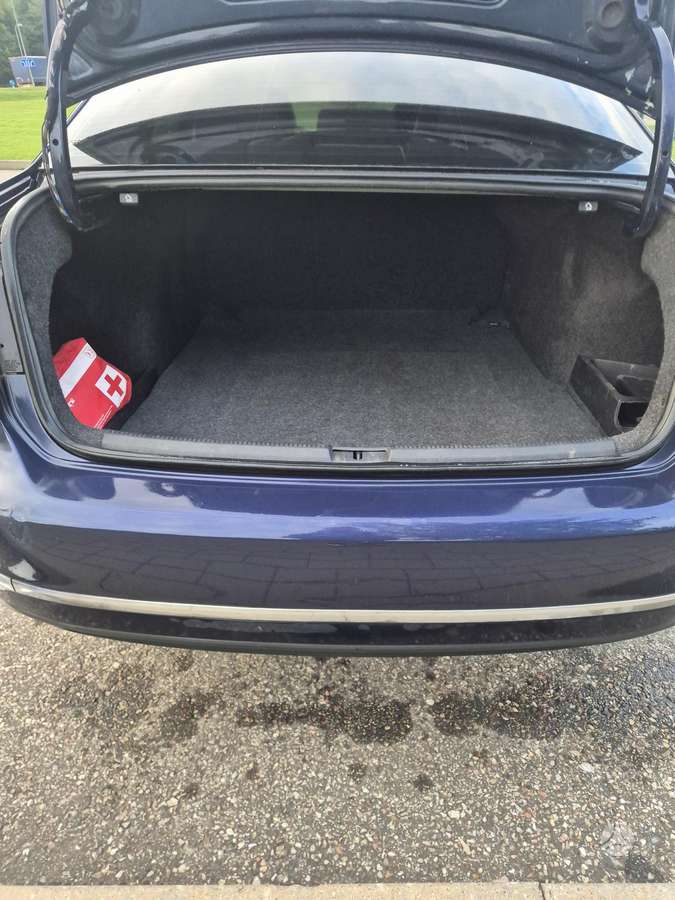 Volkswagen Passat - 11