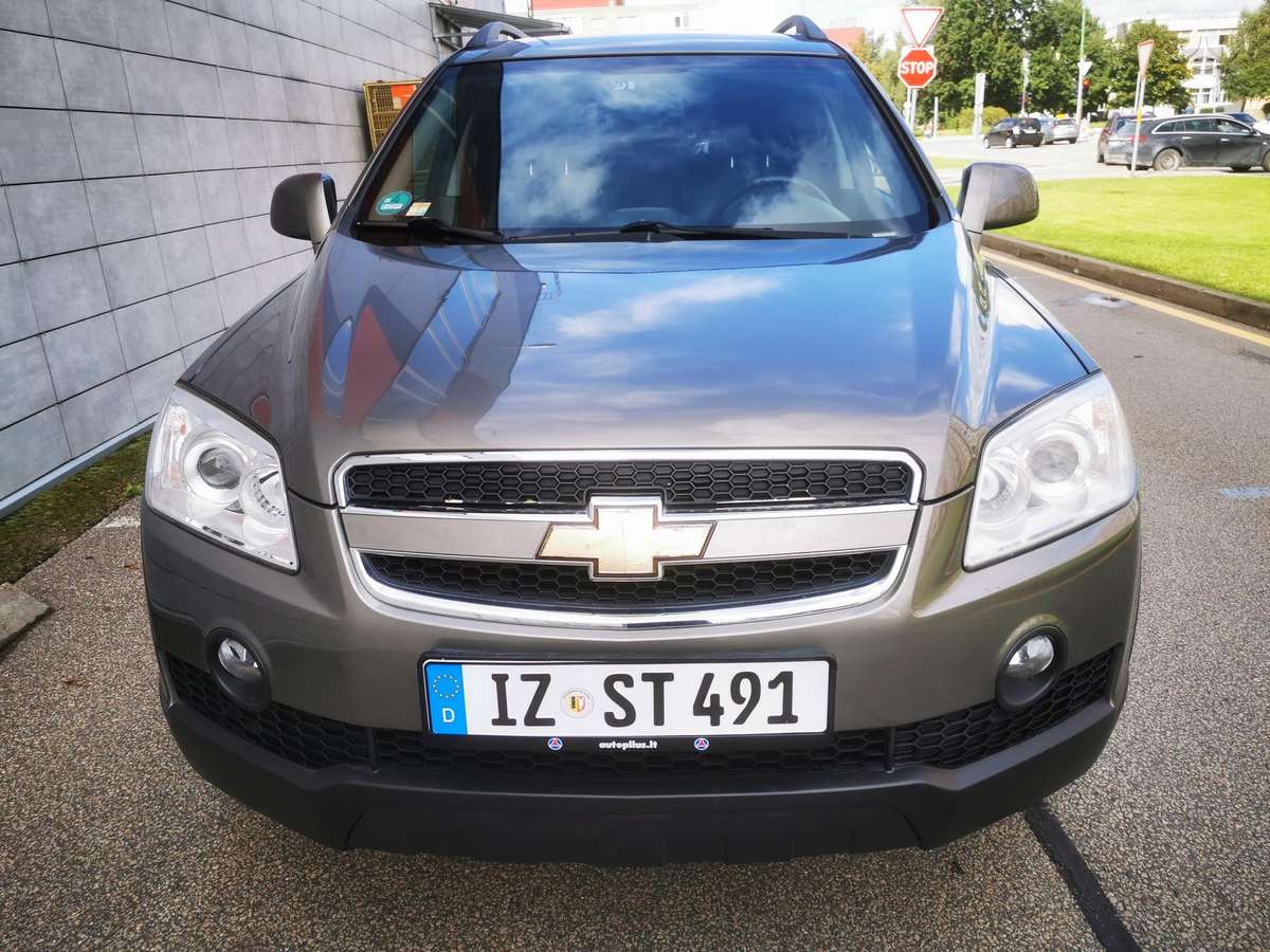 Chevrolet Captiva 2009 — rear view