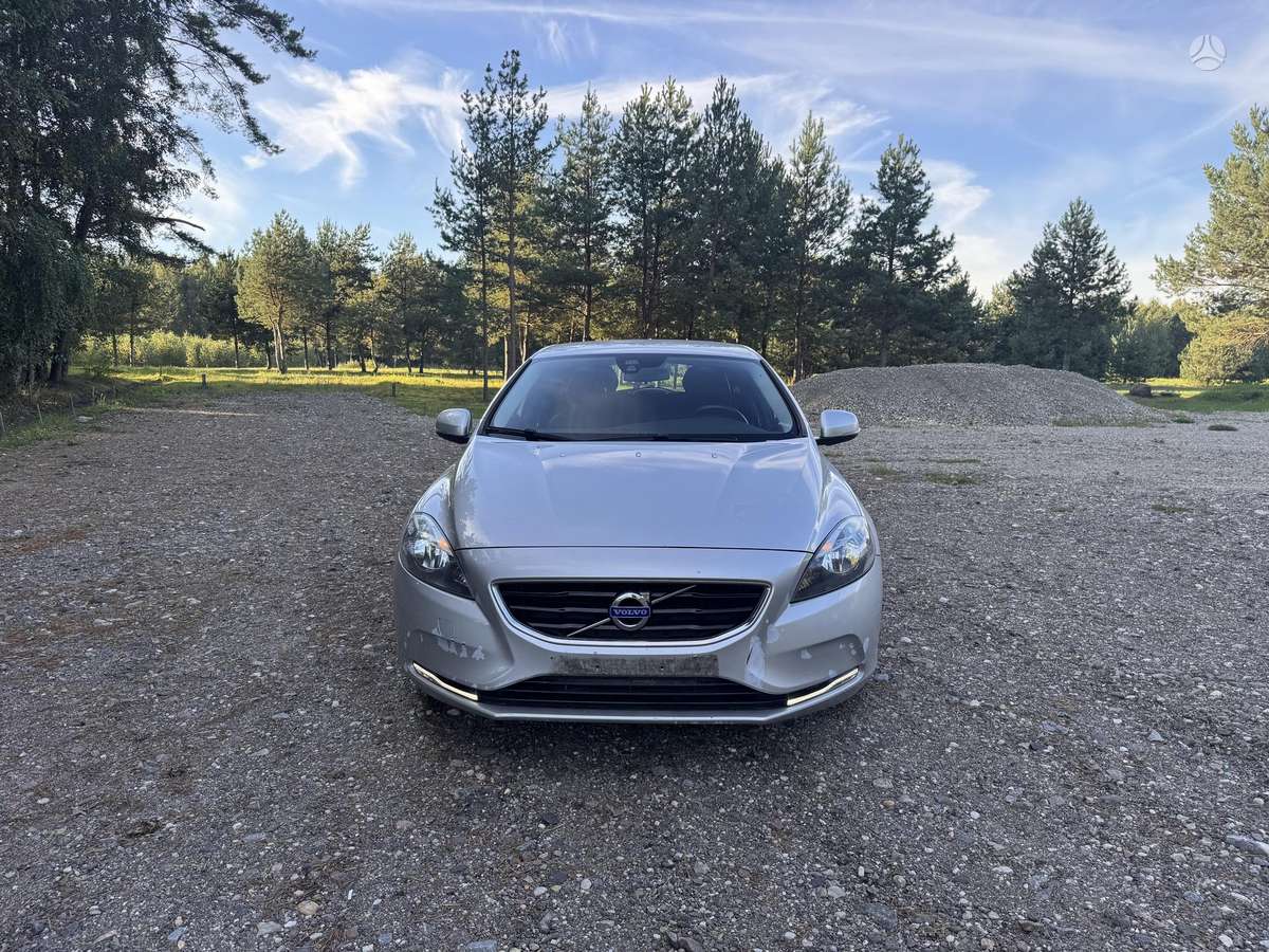 Volvo V40, 1.6 l., hatchback