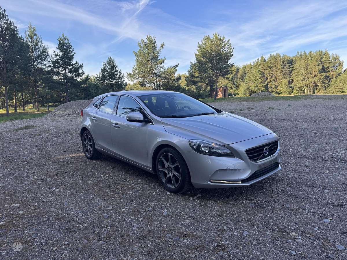 Volvo V40, 1.6 l., hatchback