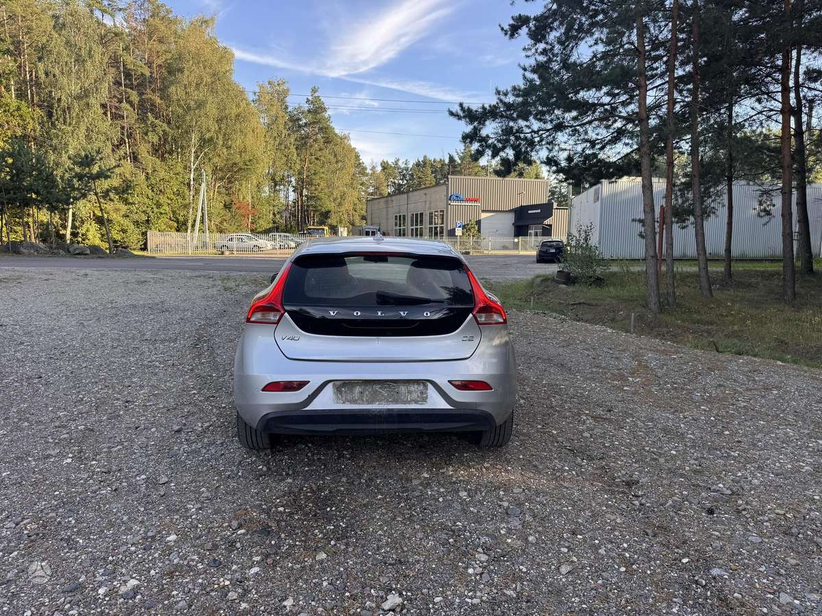 Volvo V40, 1.6 l., hatchback