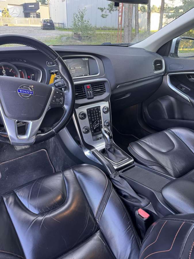 Volvo V40, 1.6 l., hatchback