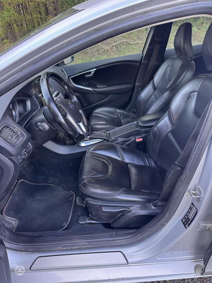 Volvo V40, 1.6 l., hatchback