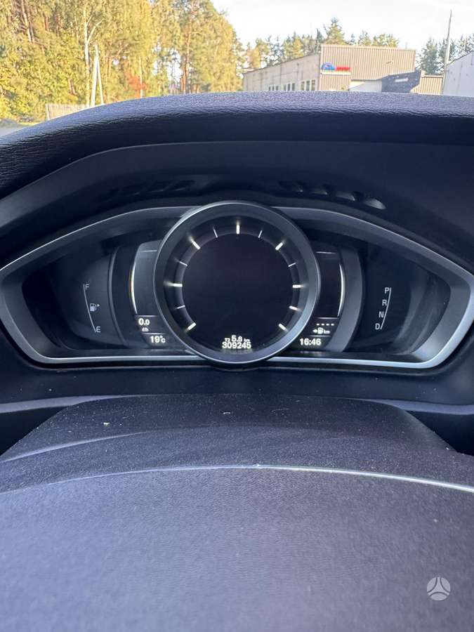 Volvo V40, 1.6 l., hatchback