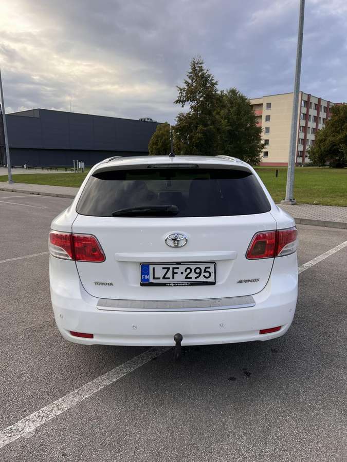 Toyota Avensis - 6