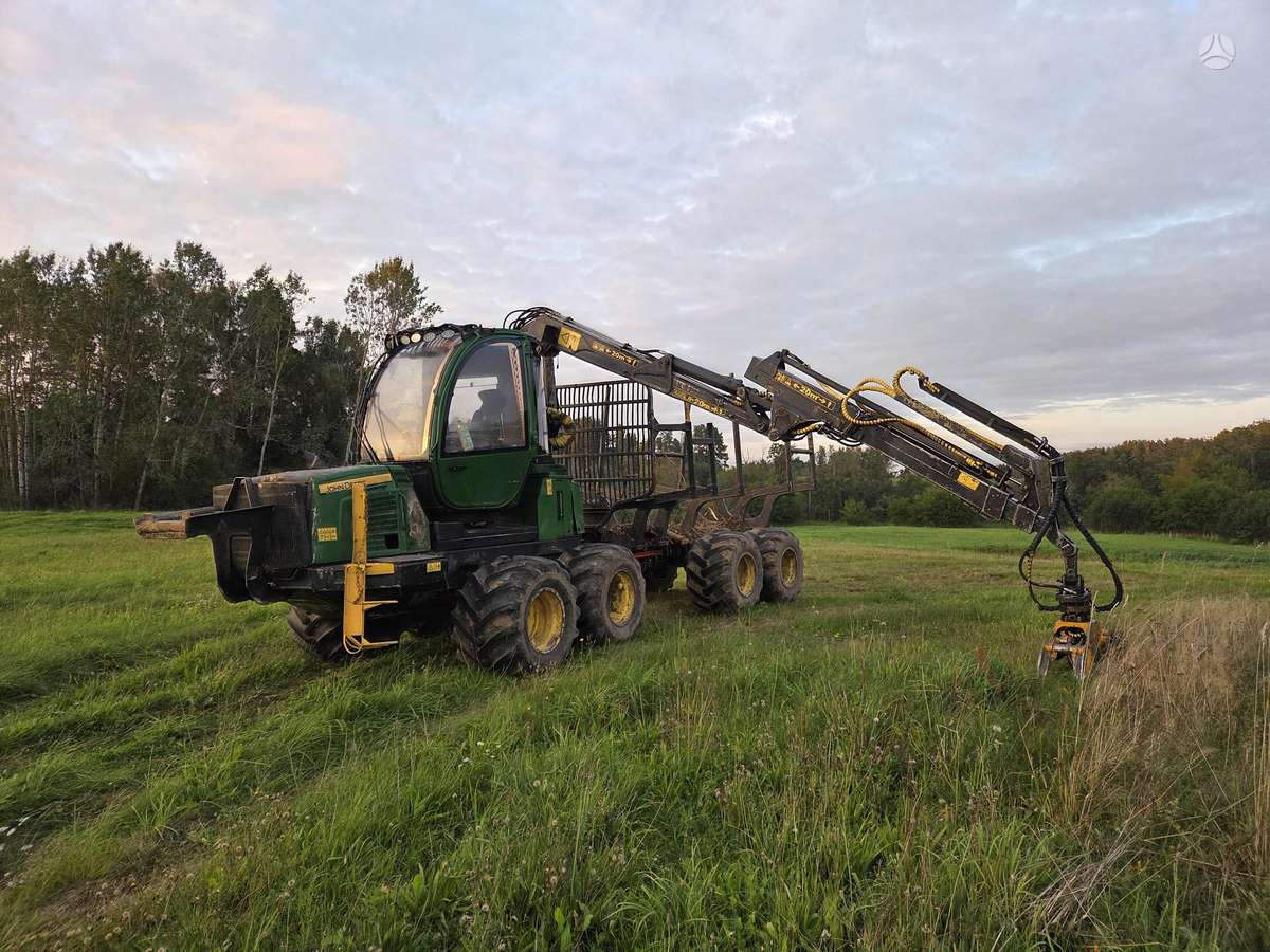 John Deere 810E, forwarders