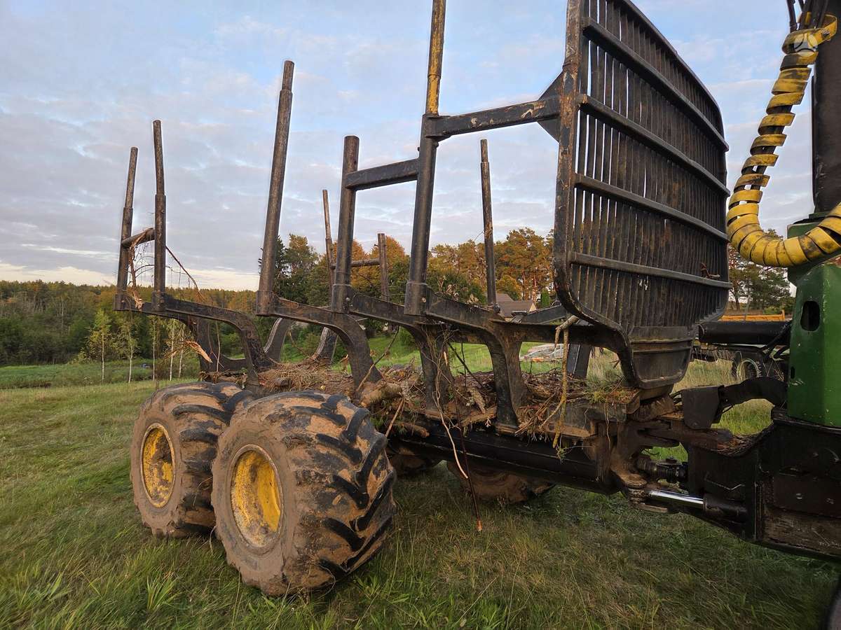 John Deere 810E, форвардеры