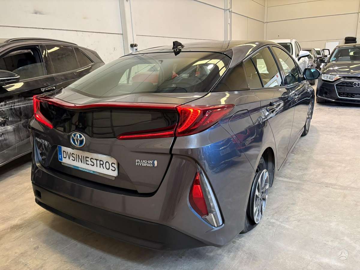 Toyota Prius Prime - 8