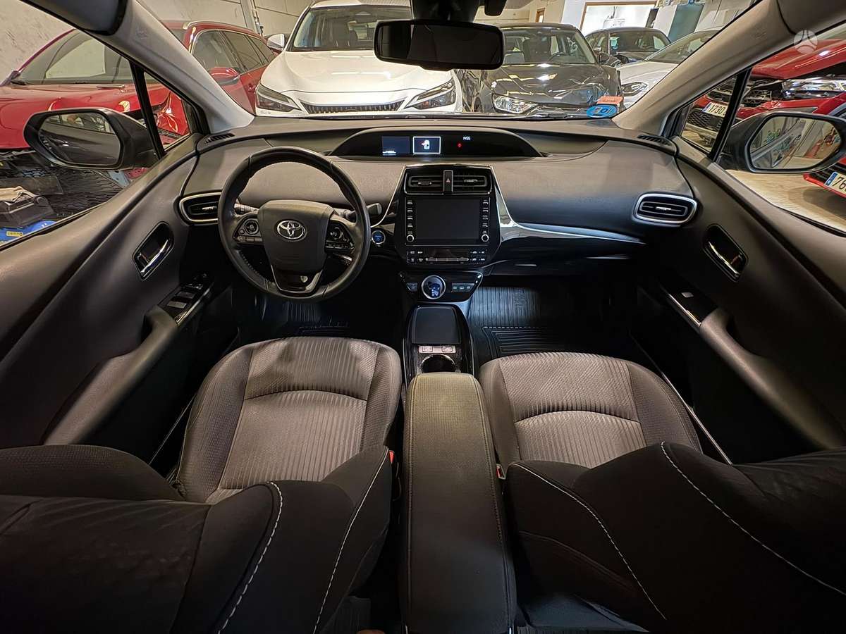 Toyota Prius Prime - 10