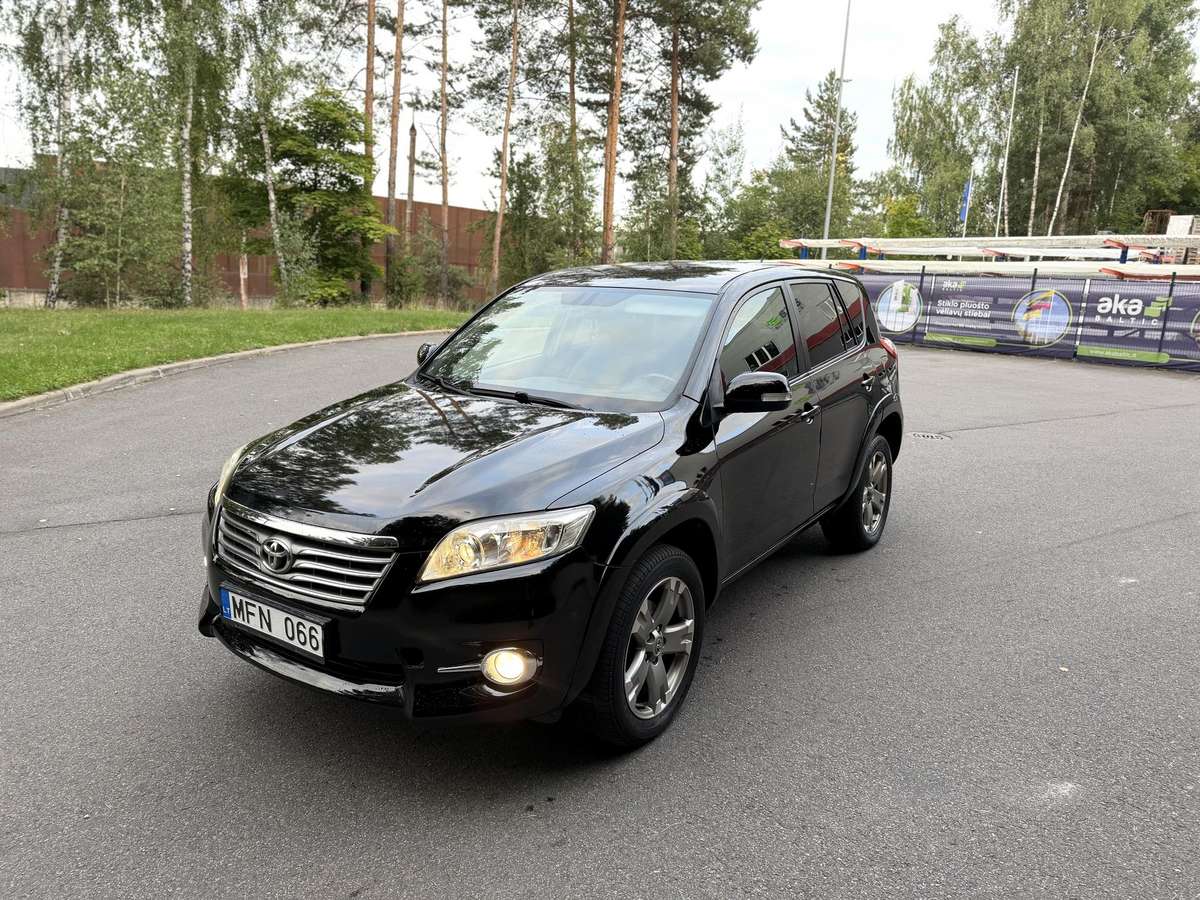 Toyota RAV4 - 1