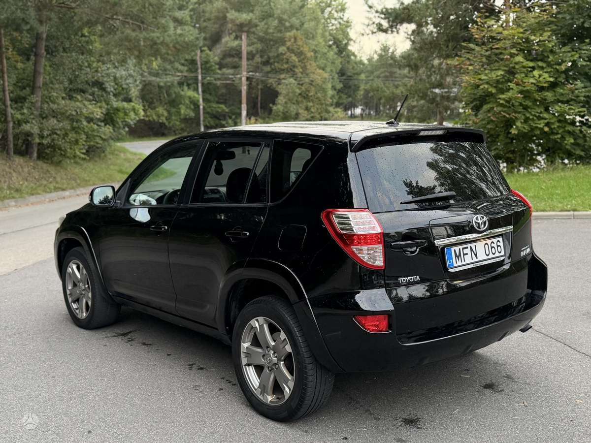 Toyota RAV4 - 6