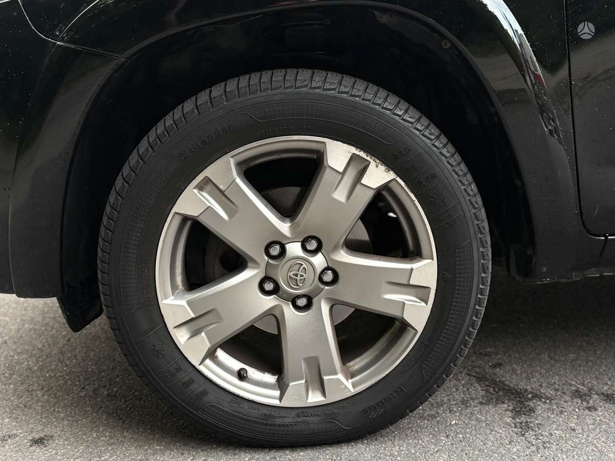 Toyota RAV4 - 8
