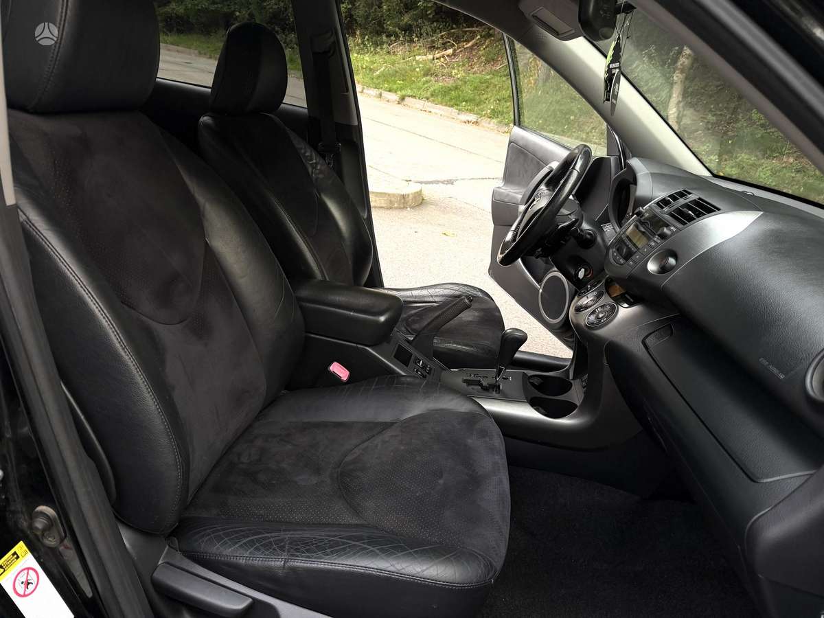 Toyota RAV4 - 10