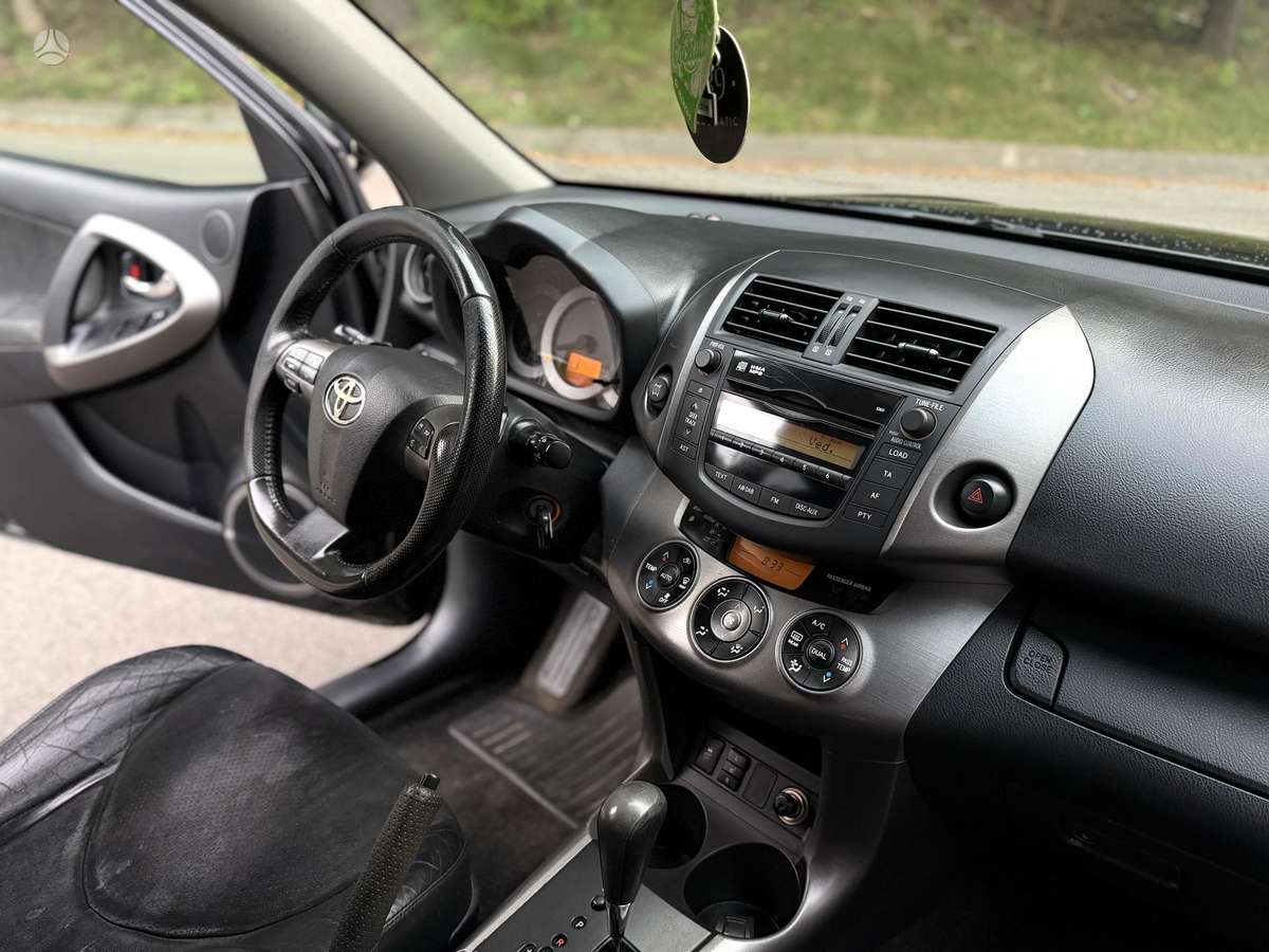 Toyota RAV4 - 11
