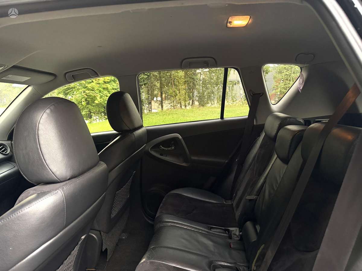 Toyota RAV4 - 12