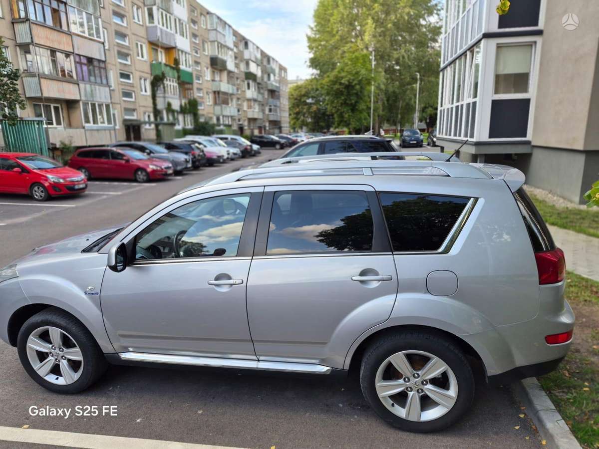 Peugeot 4007 - 8