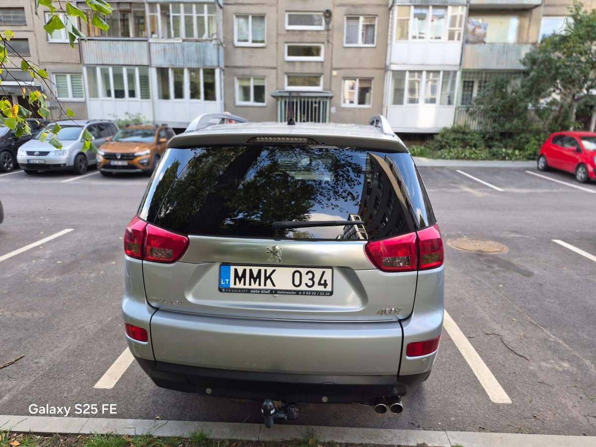 Peugeot 4007 - 9