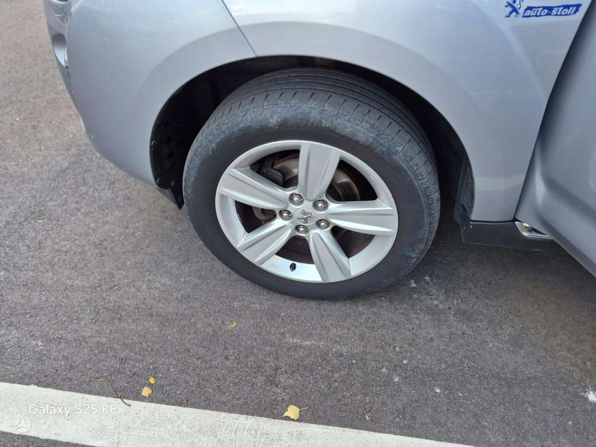 Peugeot 4007 - 12