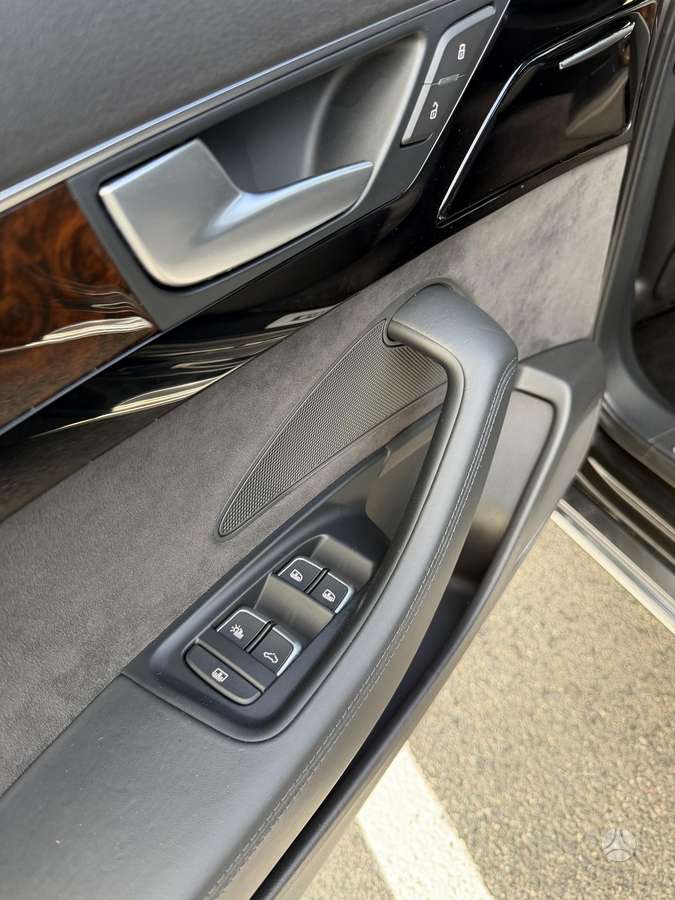 Audi A8 L, 3.0 l., Седан