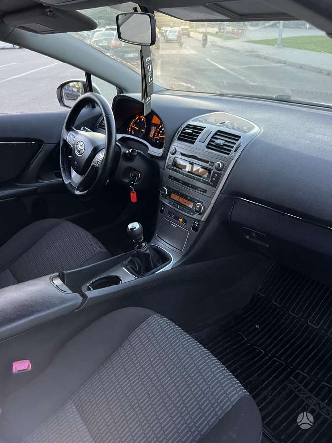 Toyota Avensis - 12