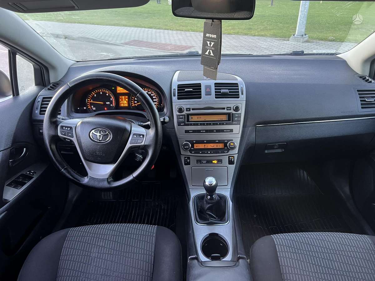 Toyota Avensis - 11