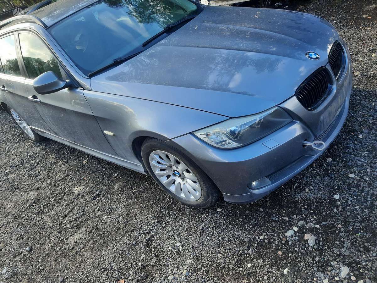 BMW 3 serija dalimis