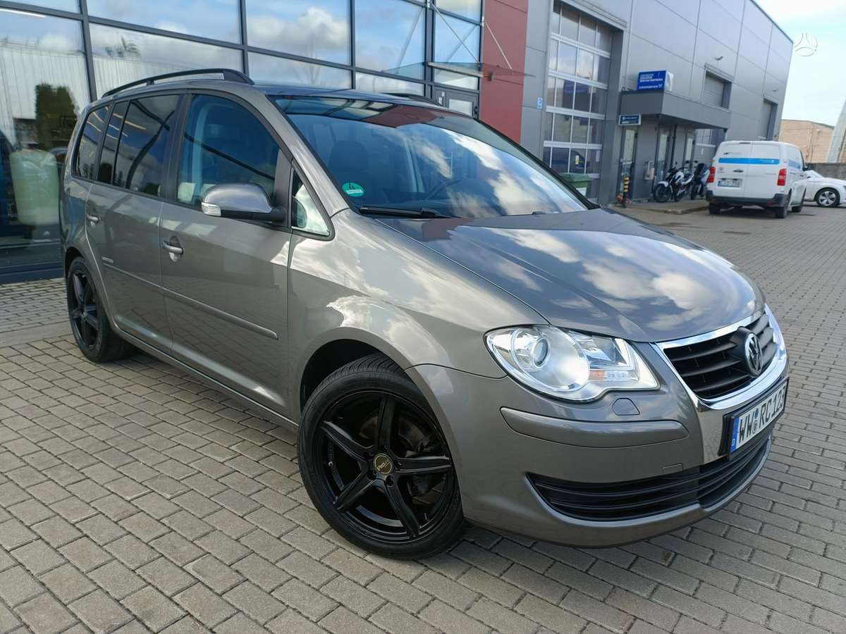 Volkswagen Touran - 11