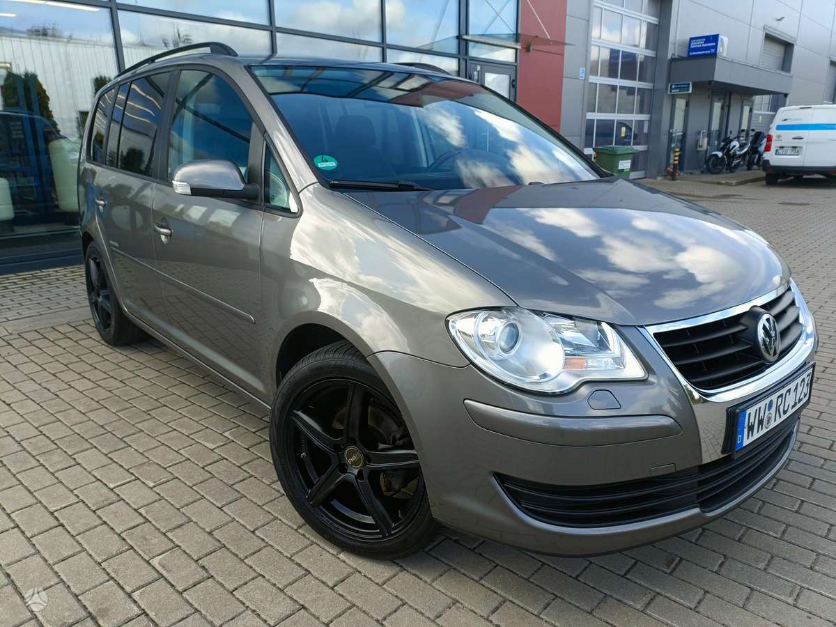 Volkswagen Touran - 1