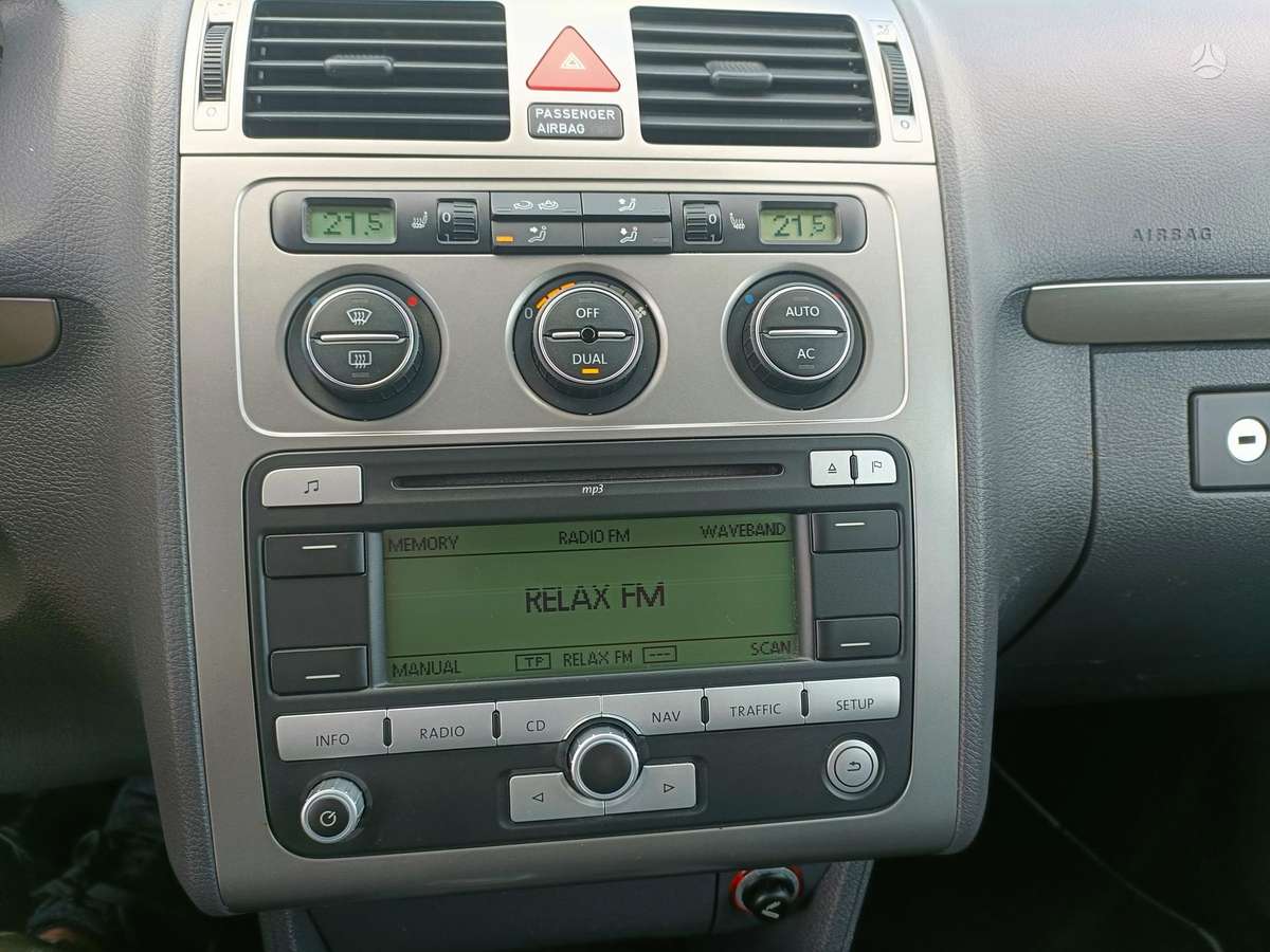 Volkswagen Touran - 8