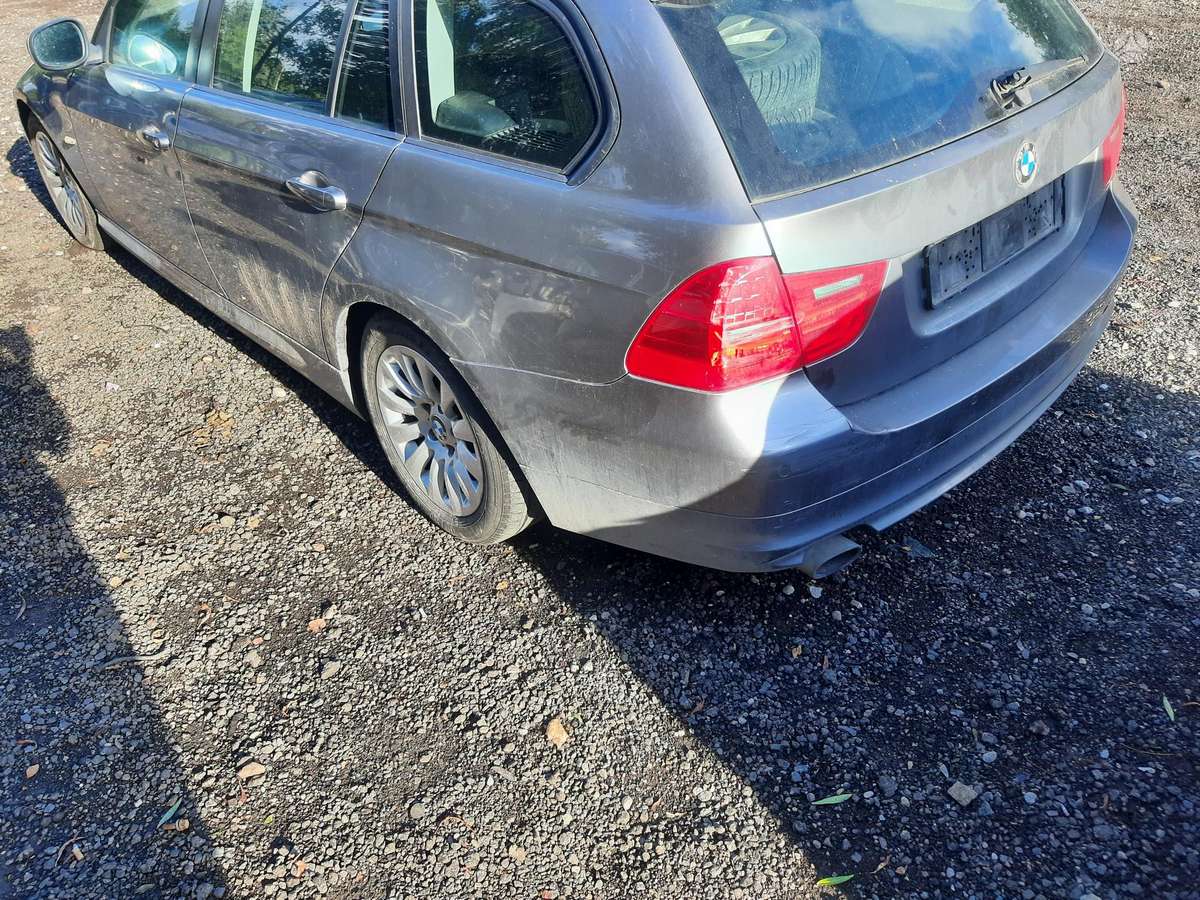 BMW 3 serija dalimis