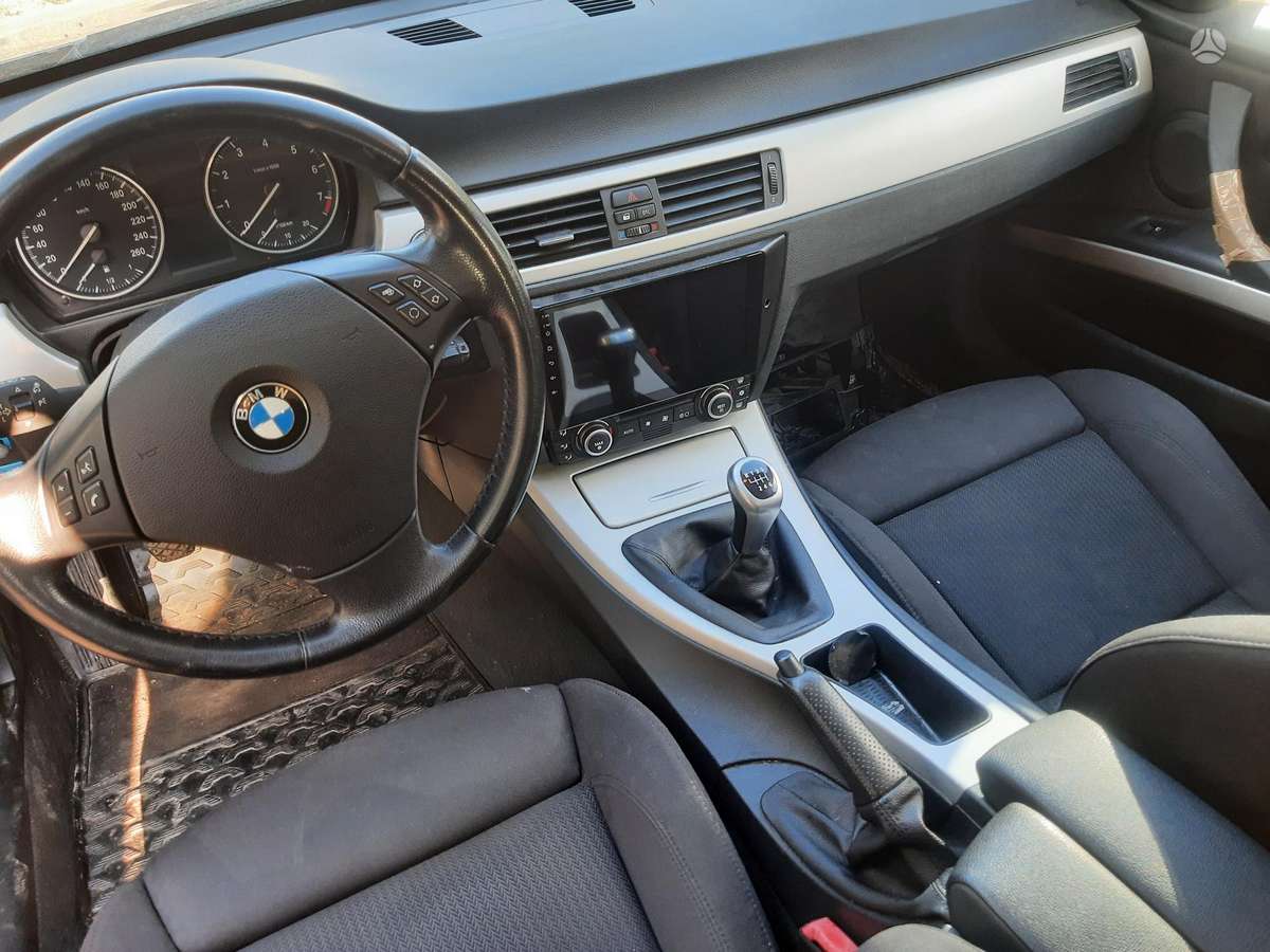 BMW 3 serija dalimis