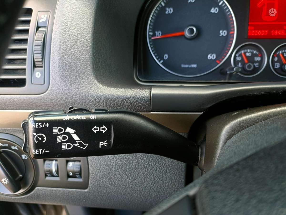 Volkswagen Touran - 9