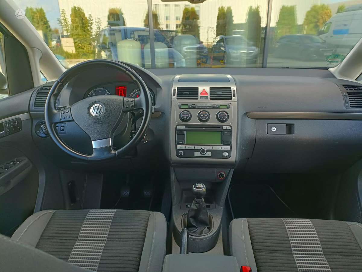 Volkswagen Touran - 5