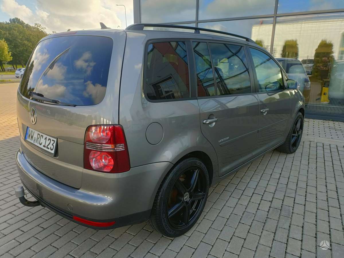 Volkswagen Touran - 4