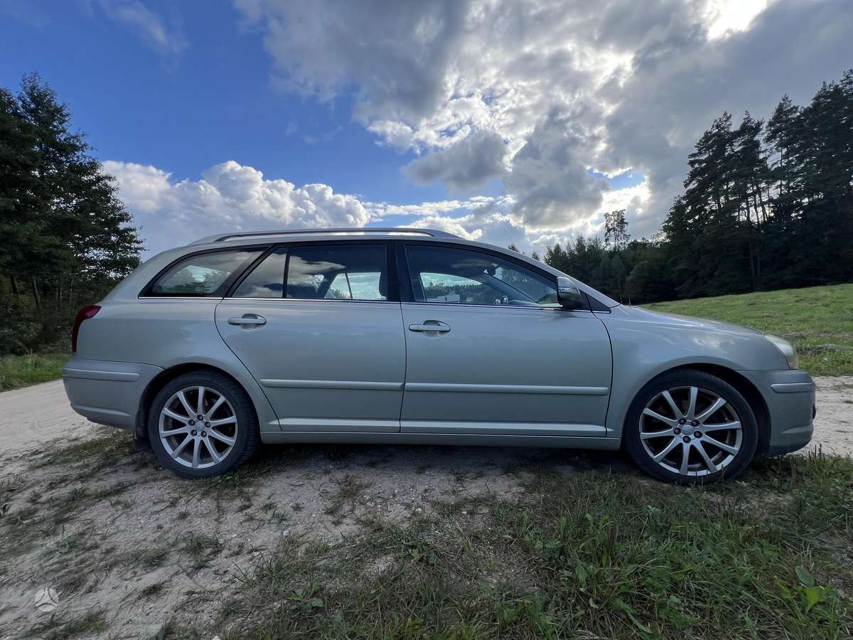 Toyota Avensis - 1