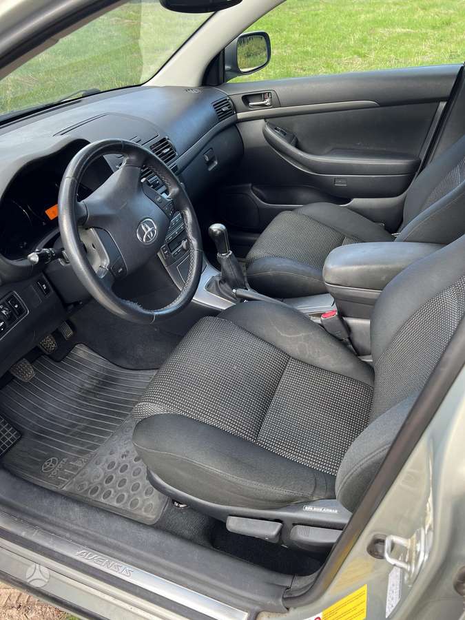 Toyota Avensis - 7