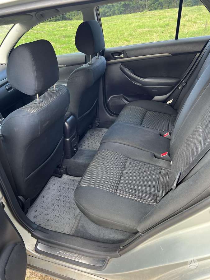Toyota Avensis - 8