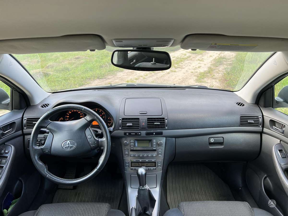 Toyota Avensis - 12