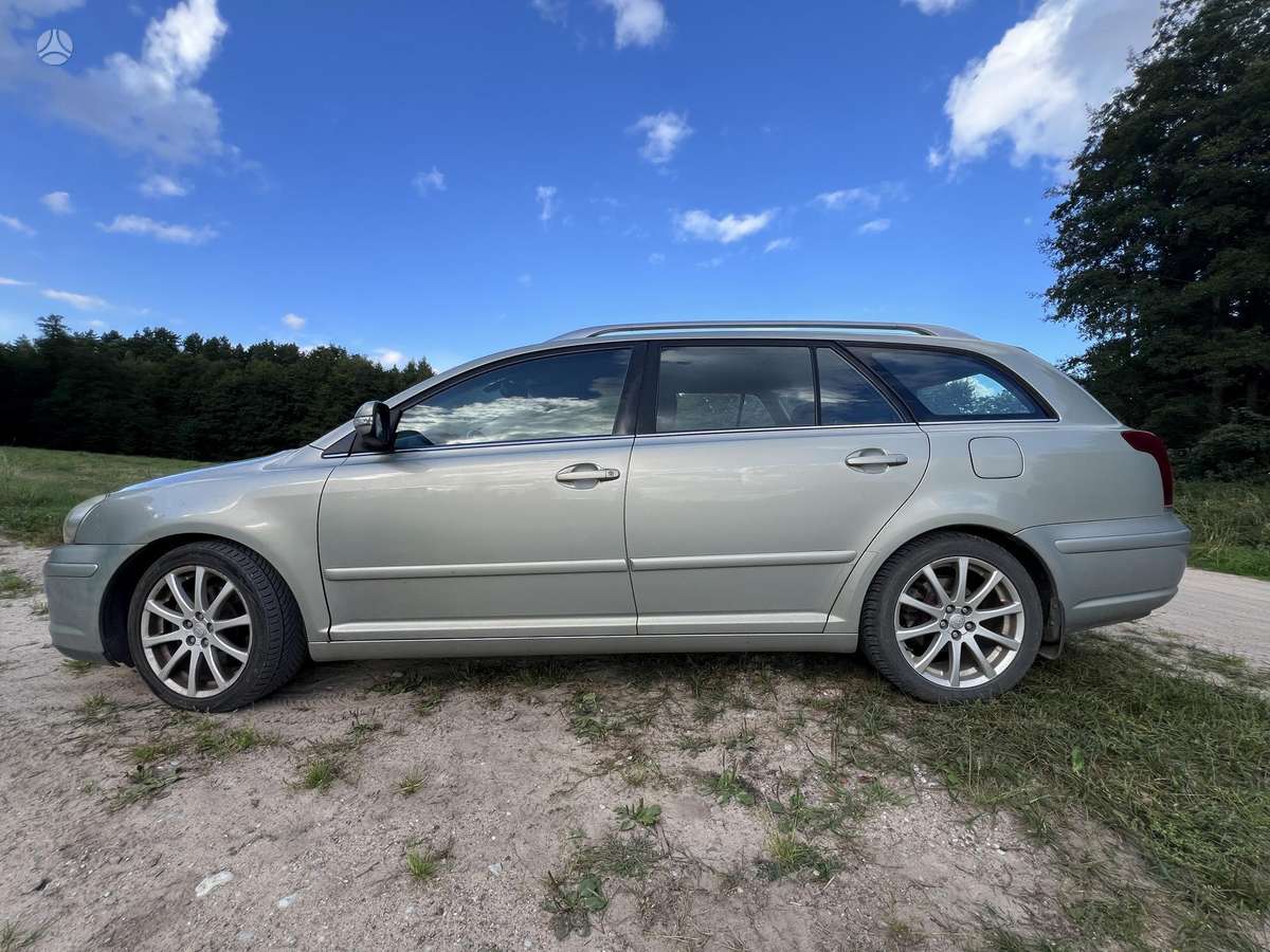 Toyota Avensis - 2