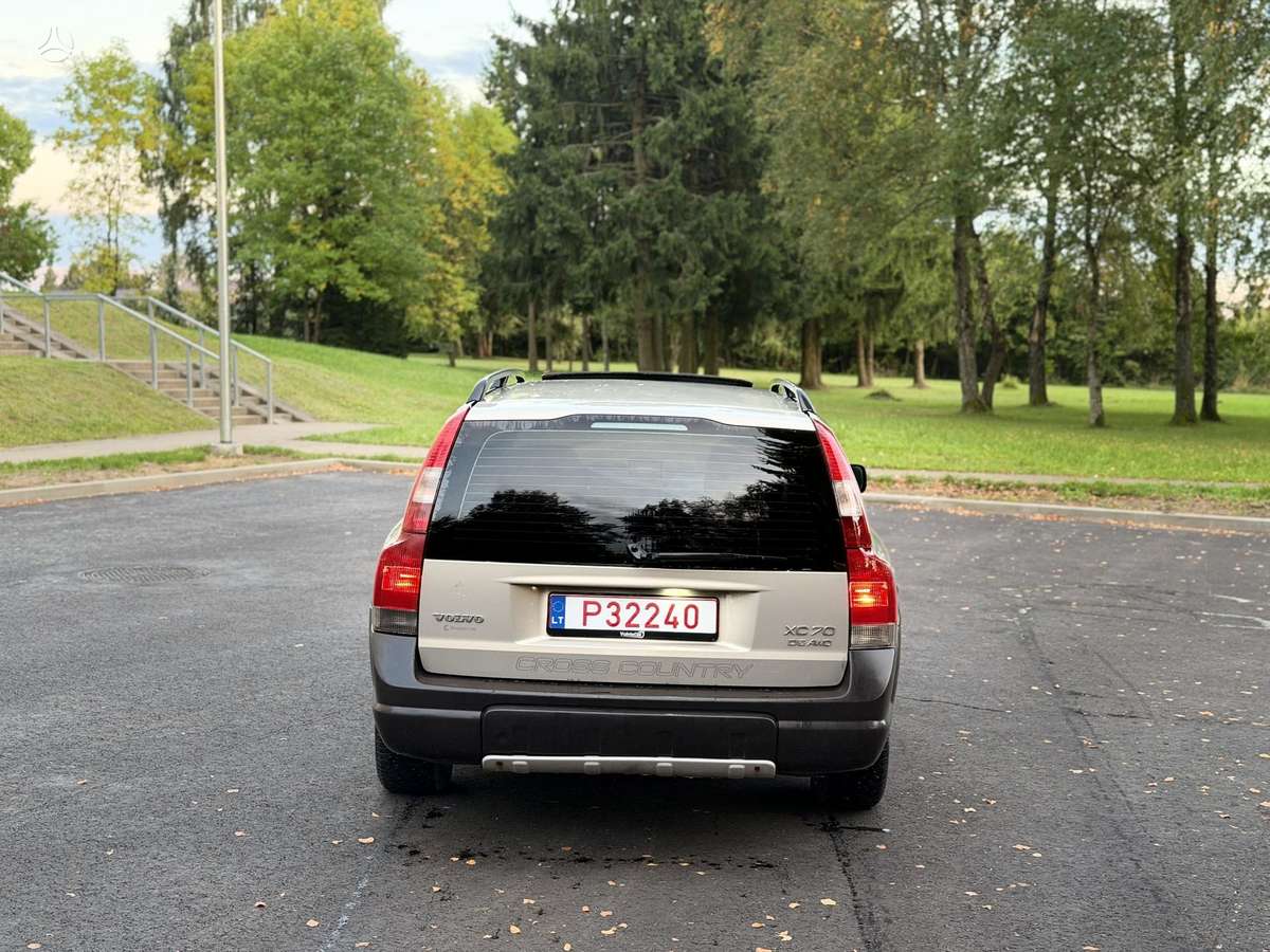 Volvo XC70, 2.4 l., wagon