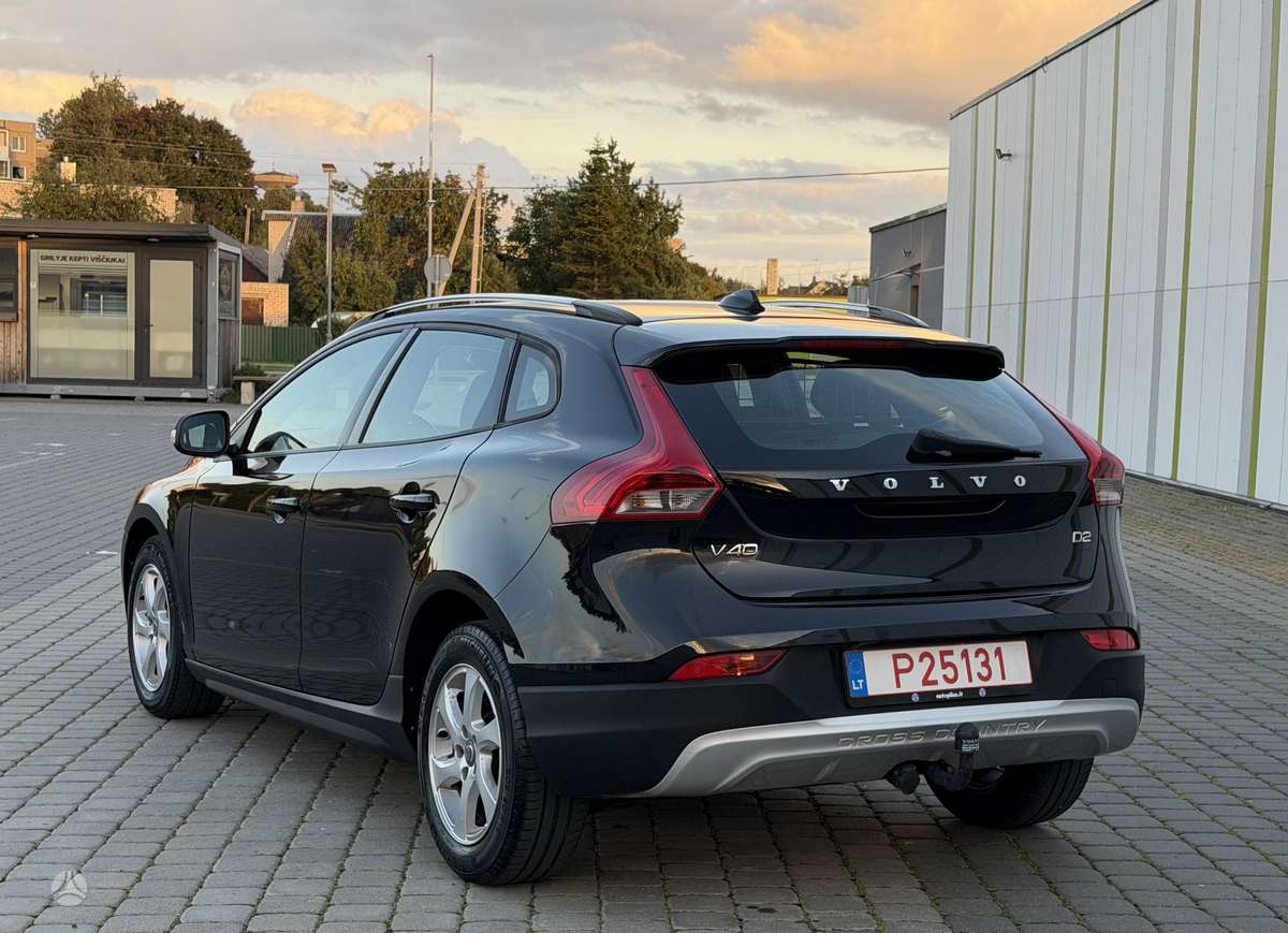 Volvo V40 Cross Country - 10