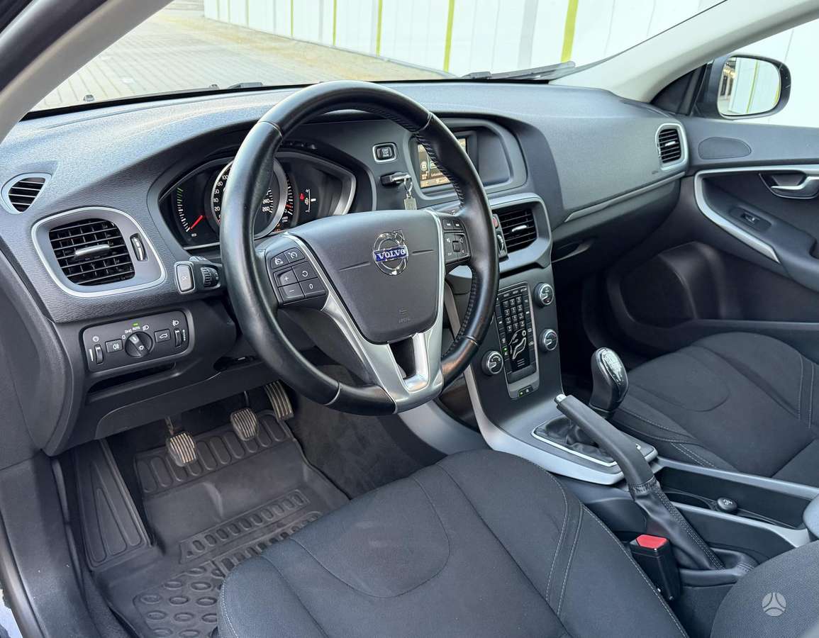 Volvo V40 Cross Country - 12