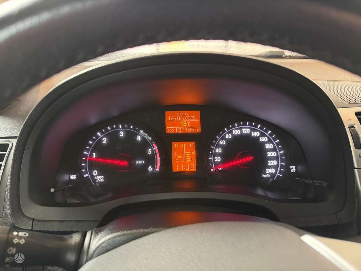Toyota Avensis - 12