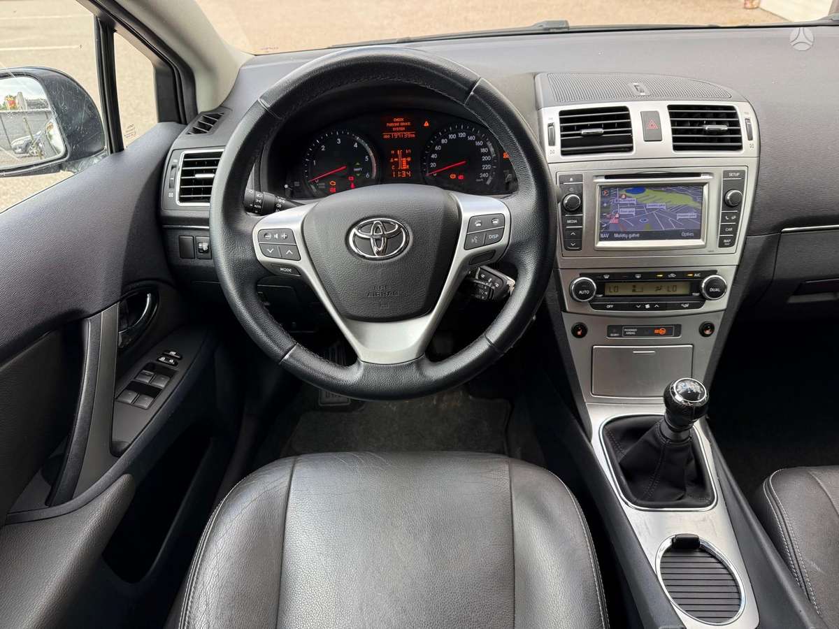 Toyota Avensis - 11