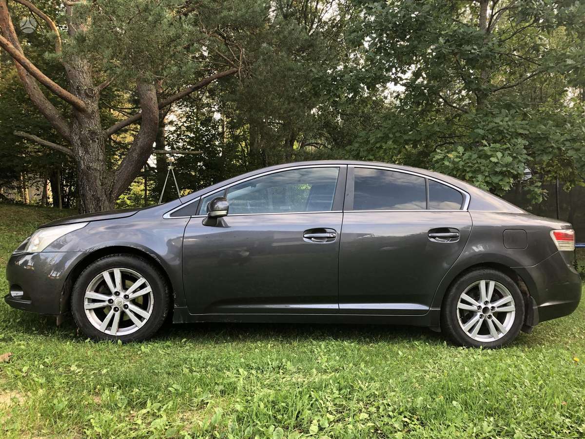 Toyota Avensis - 1