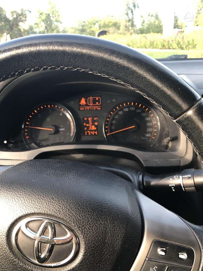 Toyota Avensis - 6
